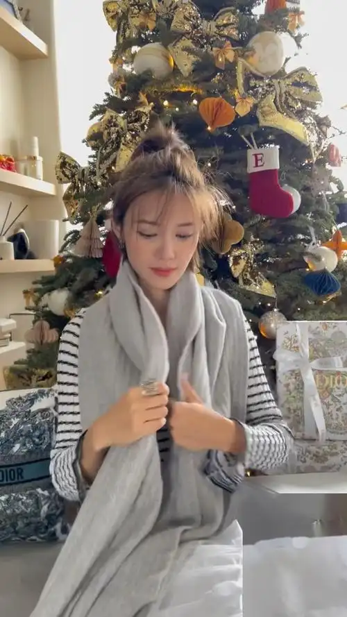 明星过圣诞周扬青家豪华圣诞树曝光奢侈品礼盒成亮点