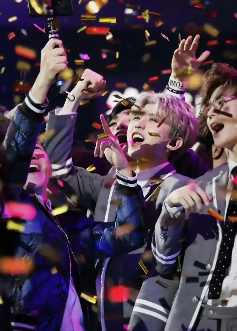 蔡徐坤 徐坤这一路走来辛苦了!我们来日方长(五周年快乐!) - 抖音