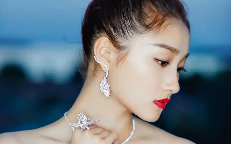 明星壁纸,美女写真,关晓彤,明星,美女,电脑壁纸,壁纸关晓彤黑金长裙