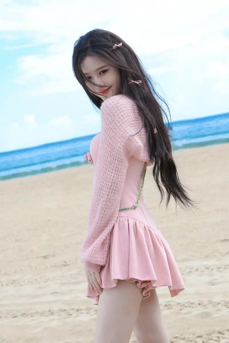 陈意涵海滩泳装遭曝光, 不惧尺度自信好身材#明星生图大赏