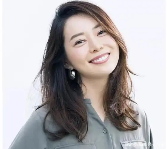 建议女人:过了40岁,别留这3种发型,不仅没有气质还显老,难看