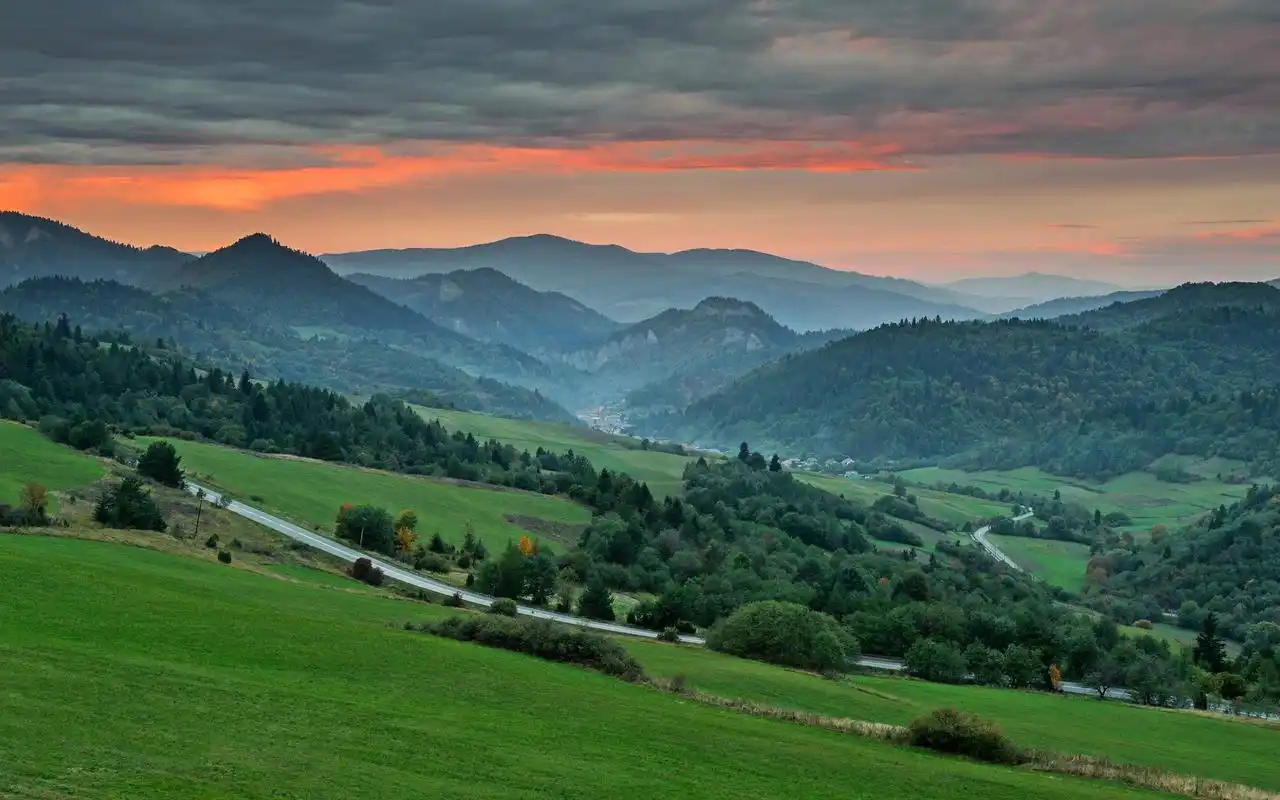 绿色山川美景高清桌面壁纸高清大图预览2560x1600_风景壁纸下载_美桌