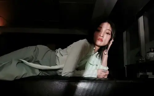 张韶涵清新时尚写真桌面壁纸_港台明星_壁纸下载_美桌网