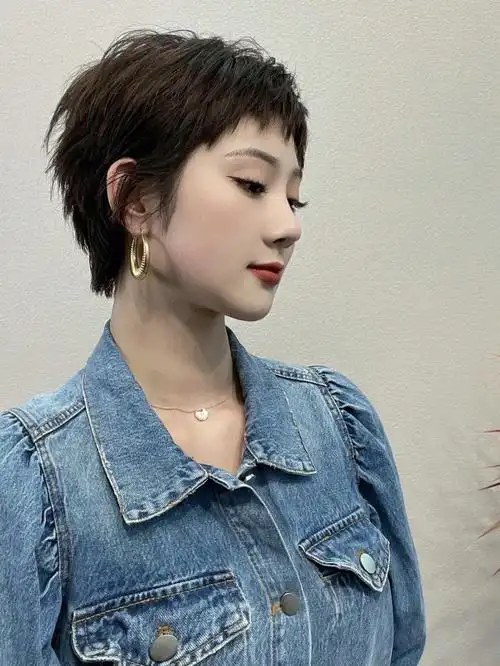 女生潮短发多元素创意短发