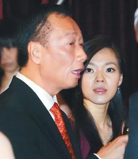 为72岁的丈夫郭台铭再拼4胎!400亿豪门阔太与林心如称闺蜜!