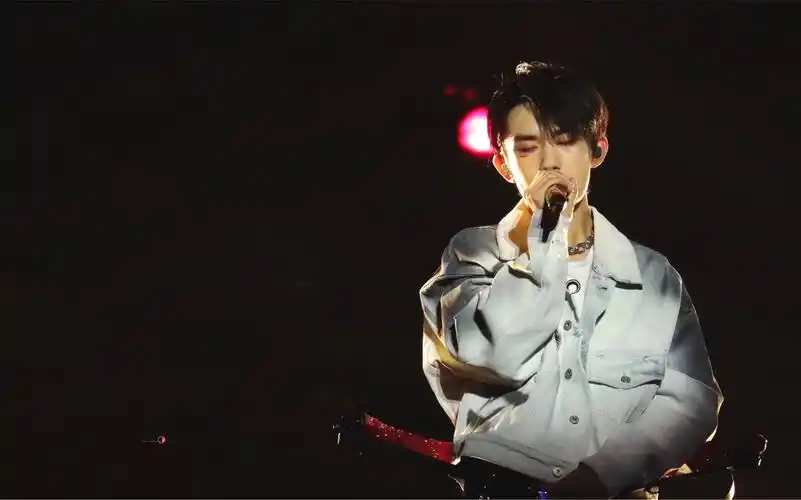 易烊千玺2019玊尔演唱会|can you feel my world_哔哩哔哩 (゜-゜)つ