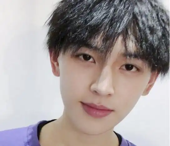 中学生适合的短发发型阳光帅气的男生短发发型