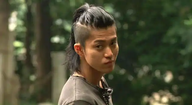 "热血高校"中拥有王者霸气的男人泷谷源治—小栗旬