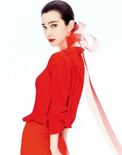 李冰冰演绎时尚芭莎10月刊封面大片