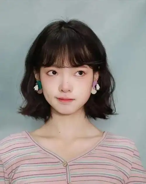 2023短发趋势:耳上齐短发,狼尾层次剪;10款短发造型灵感推荐(圆脸短发