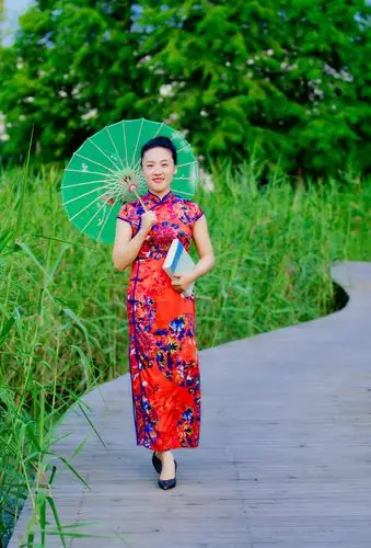 城北湿地公园旗袍美女 - 美篇