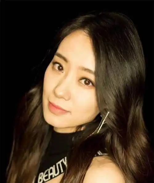 杨幂的同班同学,贾玲是她的贵人,当前路不通时,她学会了转弯_张小斐