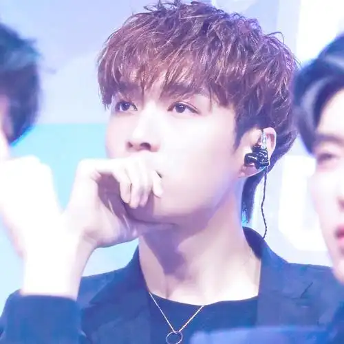 张艺兴头像by奶糖泡芙