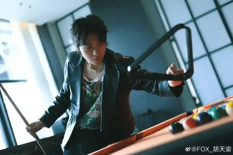 布瑞吉 艾热 福克斯加盟gai所在的公司,gosh主要成员纷纷被吴亦凡厂牌