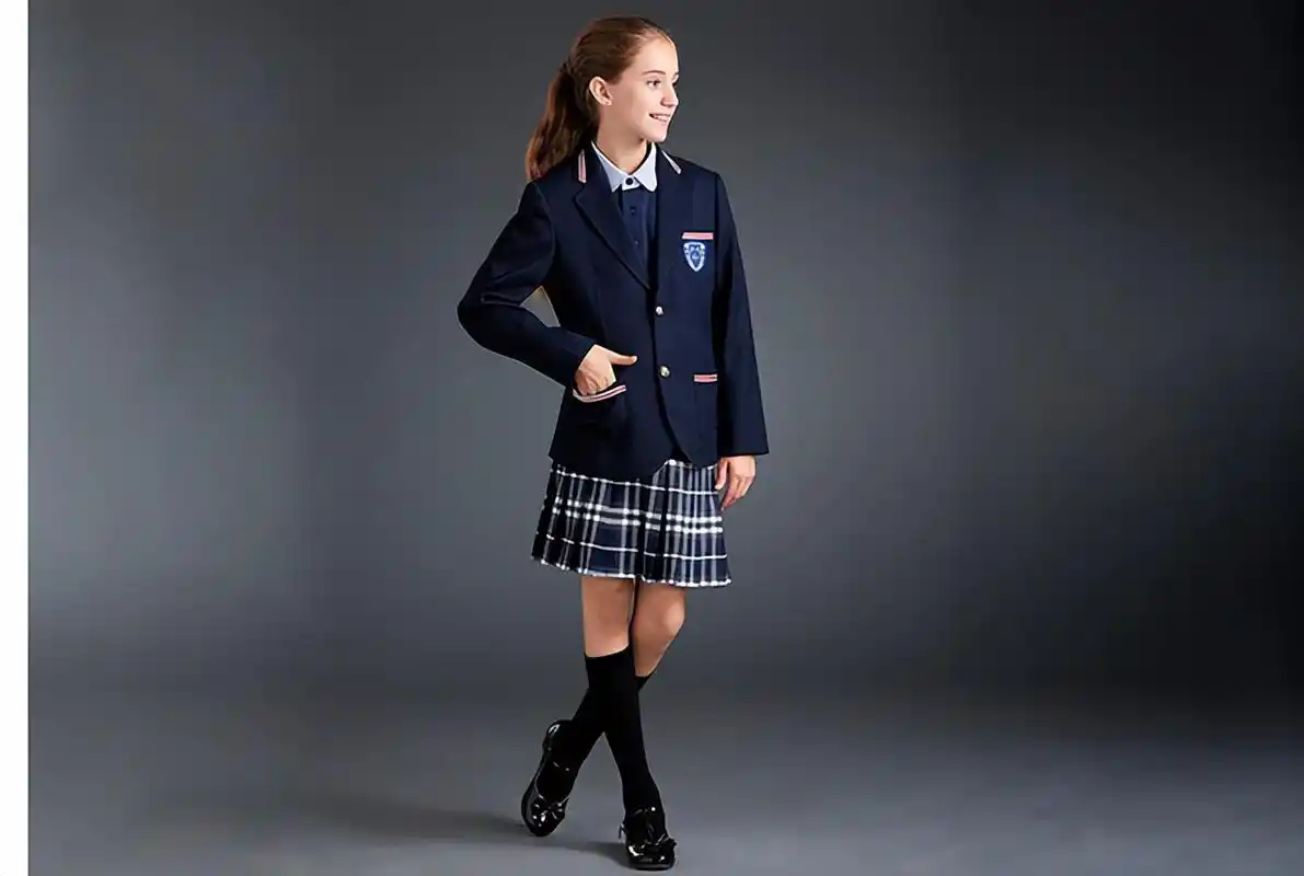 究竟为何贵族学校女生校服是裙子,普通学校是裤子?原因很现实