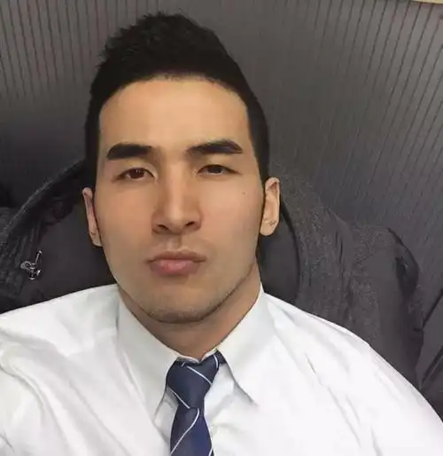 正装熟男的自拍,这身材有谁抗得住?|网红|生活照_网易订阅