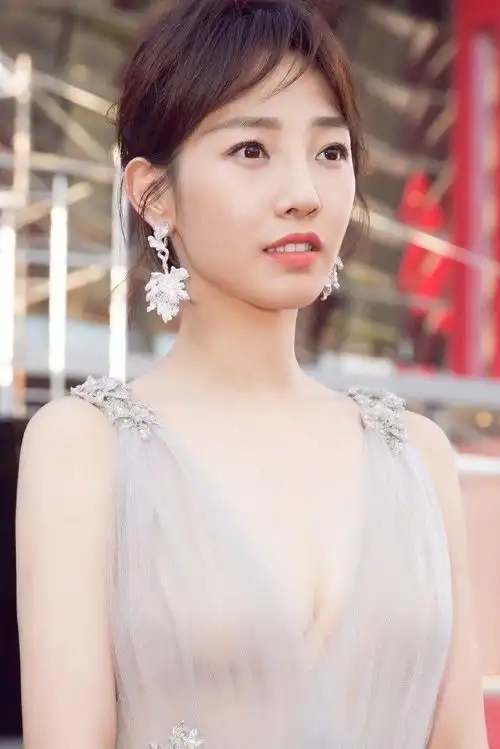 气质女神白百何美照,演技在线,优雅迷人,满满的少女气息!