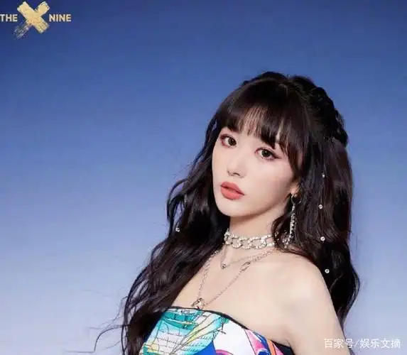 许佳琪孔雪儿杂志封面曝光,侧脸杀又美又飒,不愧是the9门面担当