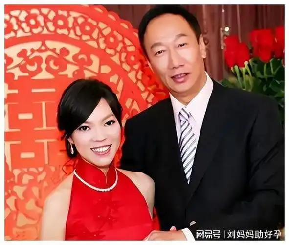 舒淇冯德伦办周年派对!穿婚纱唱跳,郭台铭老婆到场,林心如卖萌