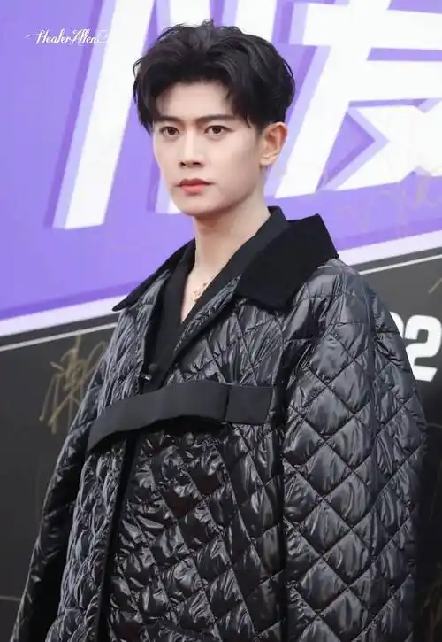 这几位告诉你什么是视觉盛宴_王俊凯_西装_肖战