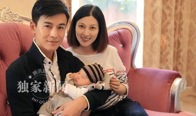 乔振宇与王倩一全家福曝光