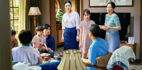 一开始是南俪受到田雨岚的影响,在看到孩子只考了45分之后,有点变得