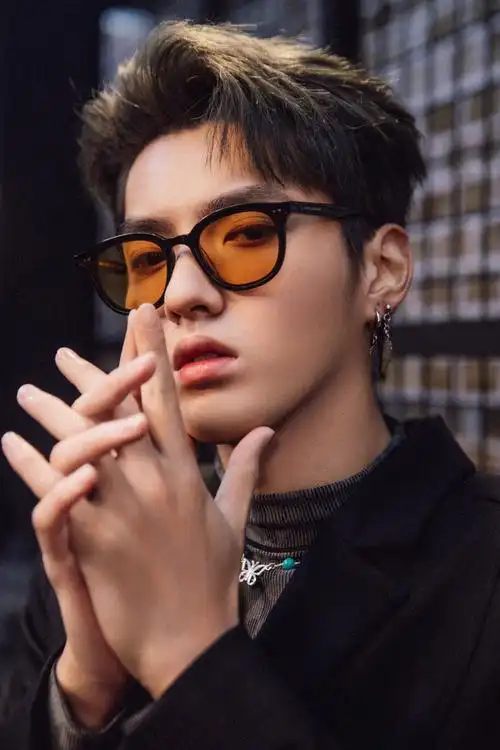 吴亦凡潮酷个性西装写真图片