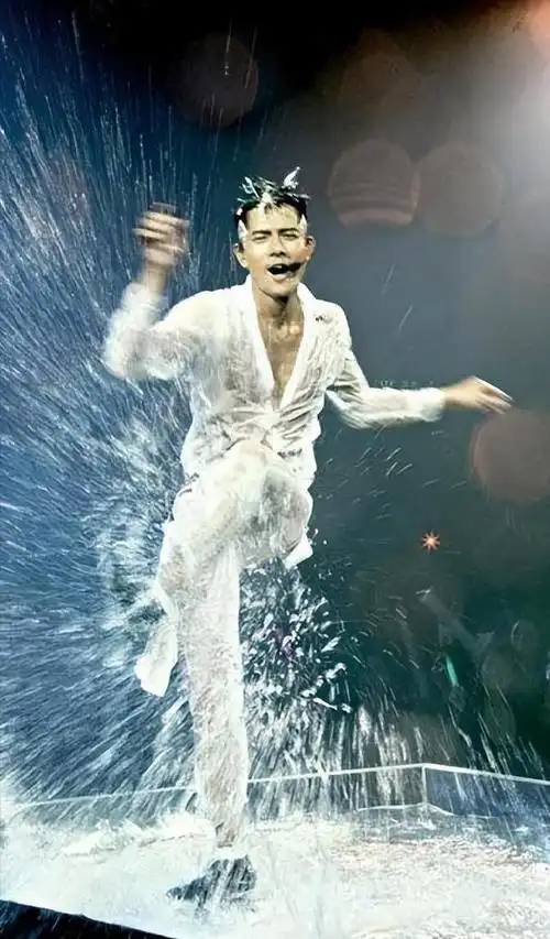 疯狂失控!郭富城演唱会惨遭嘲讽!