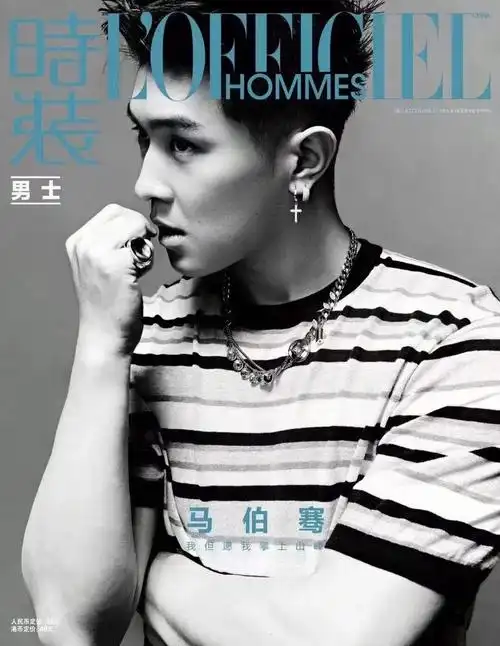 歌手马伯骞身着ports 2022男装系列登上《时装男士》封面,举手投足间
