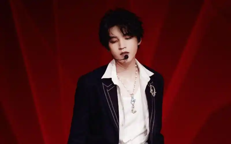 王俊凯《beautiful》舞台封神现场tfboys线上周年演唱会_哔哩哔哩