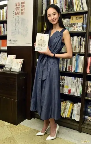 张钧甯出席妈妈郑如晴新书座谈会.(记者陈奕全摄)