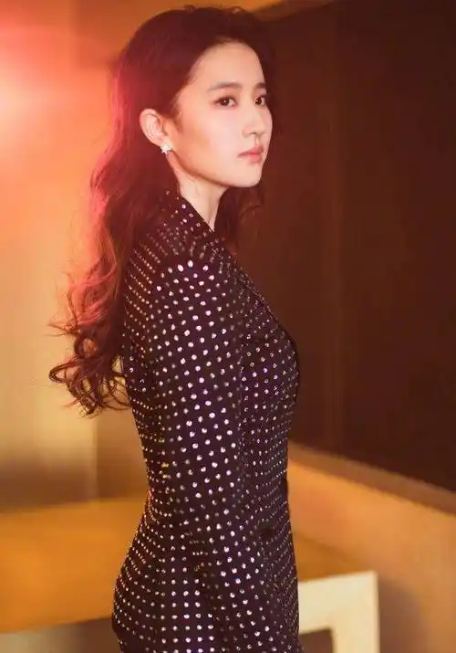 跟着神仙姐姐刘亦菲学穿搭,巨美巨时髦_西装_下半身_小美