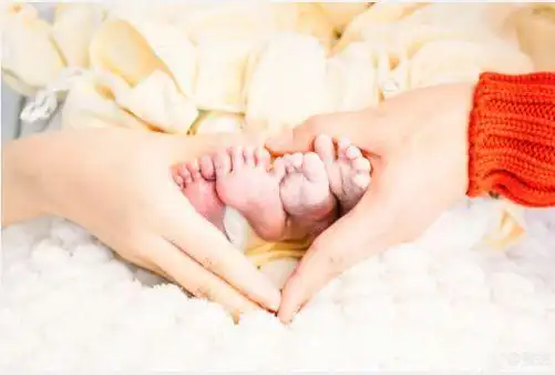 张杰晒一家四口"合照",谢娜流泪亲吻女儿,预约加入爸爸去哪儿.