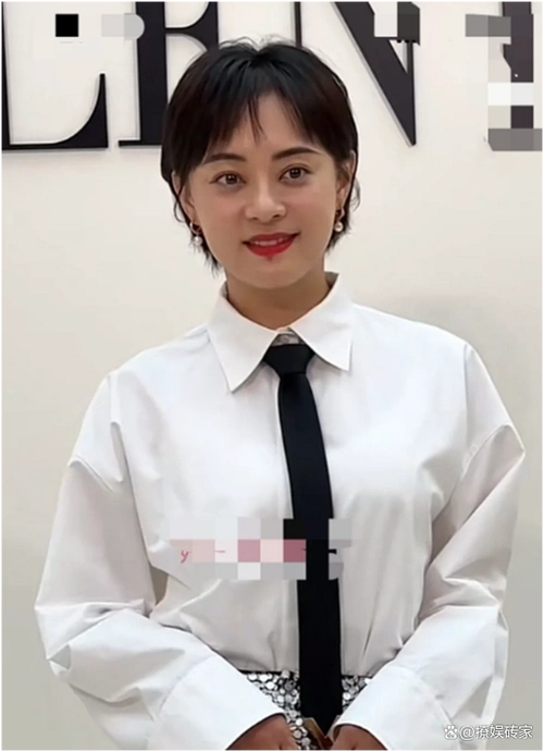 孙俪参加活动状态差,皮肤蜡黄黑眼圈明显,衣品遭网友吐槽