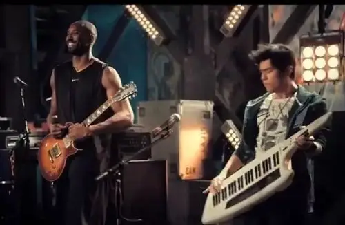 世纪合体丨周杰伦晒科比弹吉他照,今年巡演你们最想看到什么?