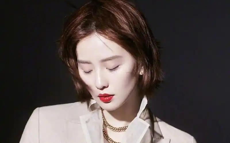 刘诗诗妩媚撩人时尚大片桌面壁纸