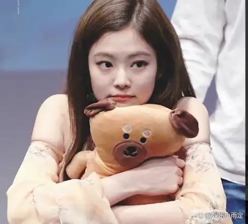 black pink的成员jennie经常引发争议,作为一名偶像女团成员,她似乎没