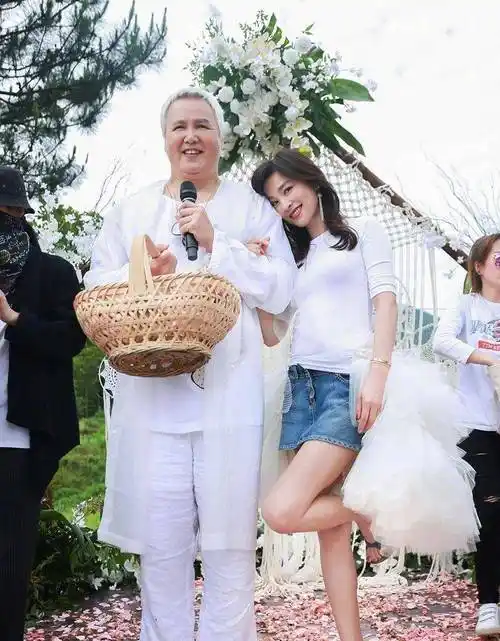 曾经身价百亿的张庭,如今一口气注销九家公司,惹得外界议论纷纷_张婷