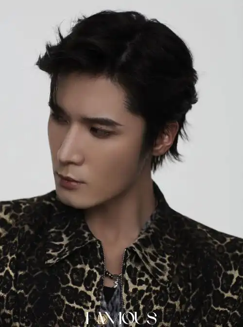 刘海宽杂志照释出光影情绪交织尽显野性魅力