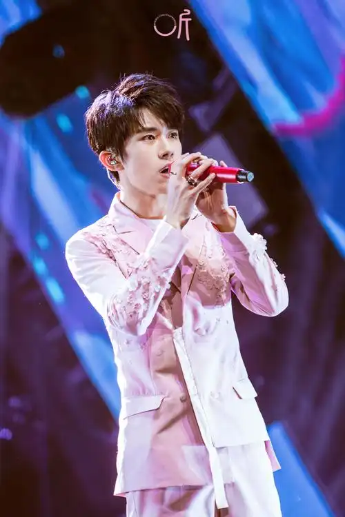 170811#tfboys四周年alivefour演唱会# 第一场