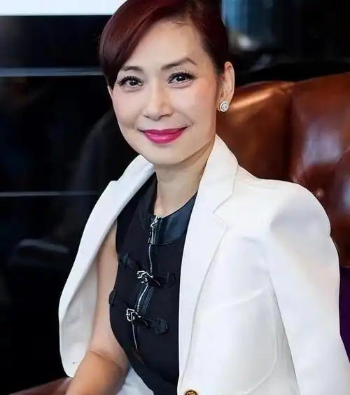 最穷港姐邝美云两度被男友劈腿至今单身身价超过5亿