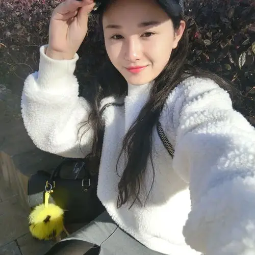 气质美女主播欣垚努力中清新生活照美女网红欣垚努力中性感私房照