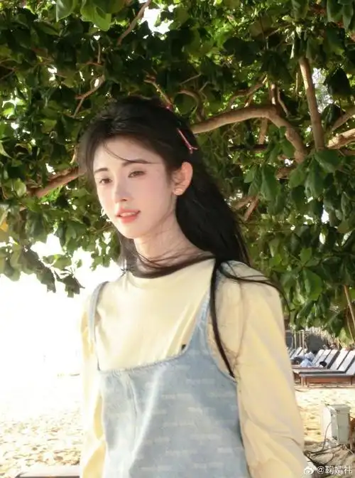 鞠婧祎海滩大作战