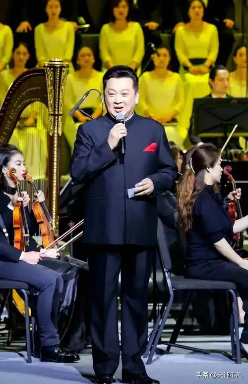 67岁郁钧剑近况曝光,和吕继宏张也等多位歌唱家一起同台演出_生活