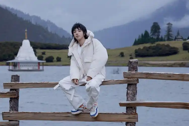 华晨宇受邀李宁2021林芝悟行大秀实力诠释我们终将高处相见