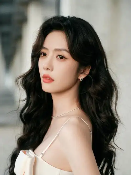 蔡文静回应戚薇##蔡文静白月光造型##蔡文静抹胸吊带