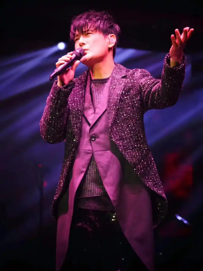 张信哲西安演唱会5.27在陕西体院馆震撼开唱,20年了,情歌 - 抖音