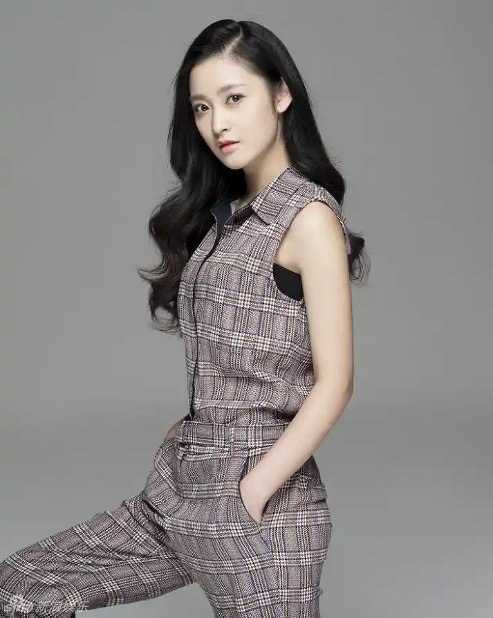 肖婷佳清新写真简约时尚