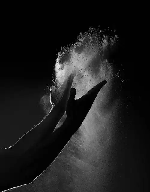 手,一个人,举,竖图,黑白,爱尔兰,黑色背景,面粉,凌乱,饮食,托,人体