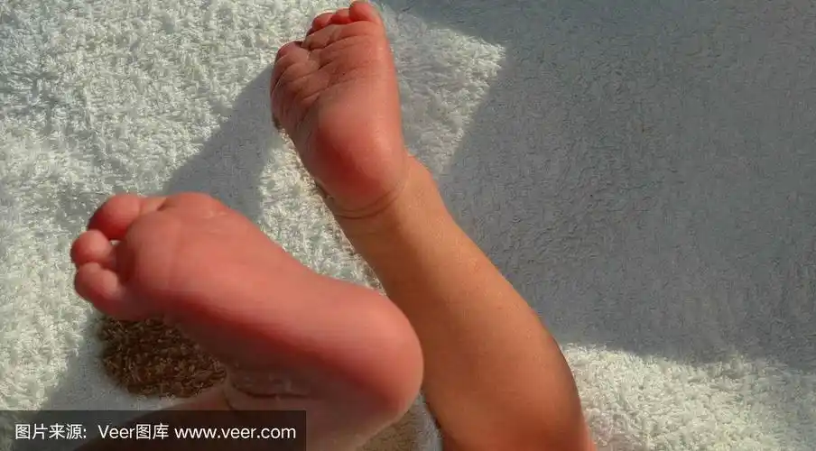 小男孩的脚,背景